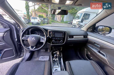 Внедорожник / Кроссовер Mitsubishi Outlander 2016 в 