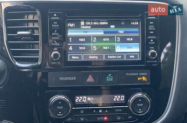 Внедорожник / Кроссовер Mitsubishi Outlander 2016 в 