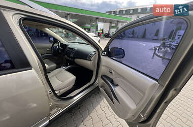 Внедорожник / Кроссовер Mitsubishi Outlander 2008 в 