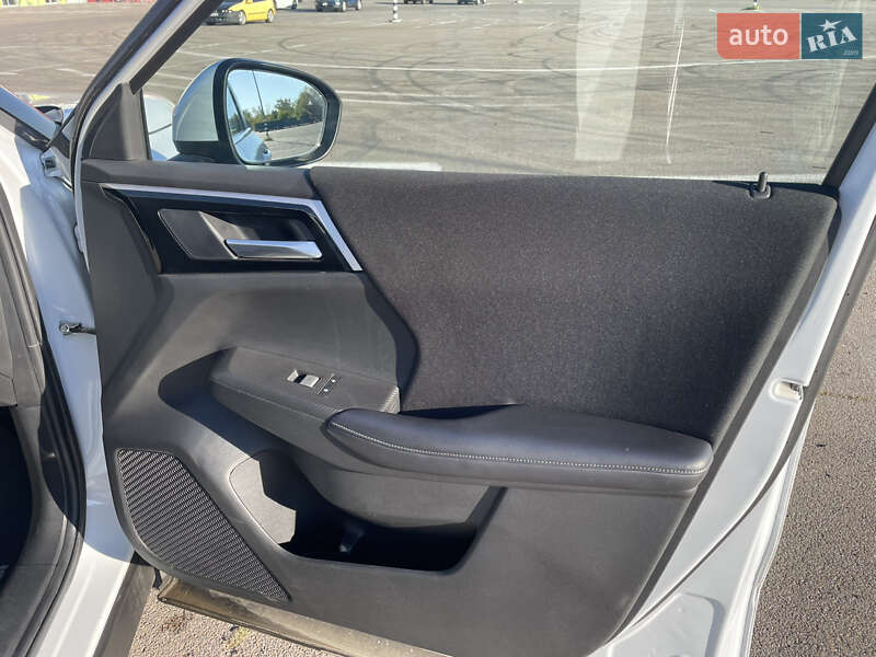 Внедорожник / Кроссовер Mitsubishi Outlander 2023 в Киеве