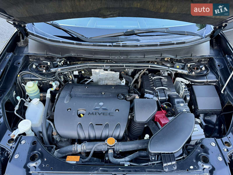Внедорожник / Кроссовер Mitsubishi Outlander 2010 в Полтаве