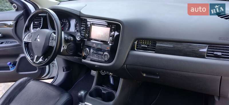 Внедорожник / Кроссовер Mitsubishi Outlander 2016 в Днепре