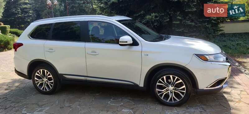 Внедорожник / Кроссовер Mitsubishi Outlander 2016 в Днепре