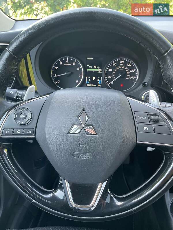 Внедорожник / Кроссовер Mitsubishi Outlander 2016 в Днепре