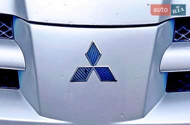 Позашляховик / Кросовер Mitsubishi Outlander 2003 в Києві