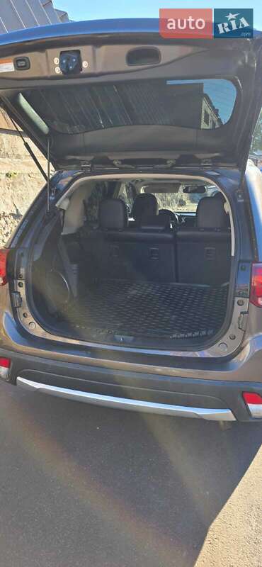 Позашляховик / Кросовер Mitsubishi Outlander 2017 в Білій Церкві