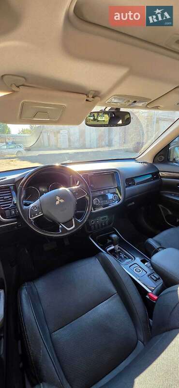 Позашляховик / Кросовер Mitsubishi Outlander 2017 в Білій Церкві