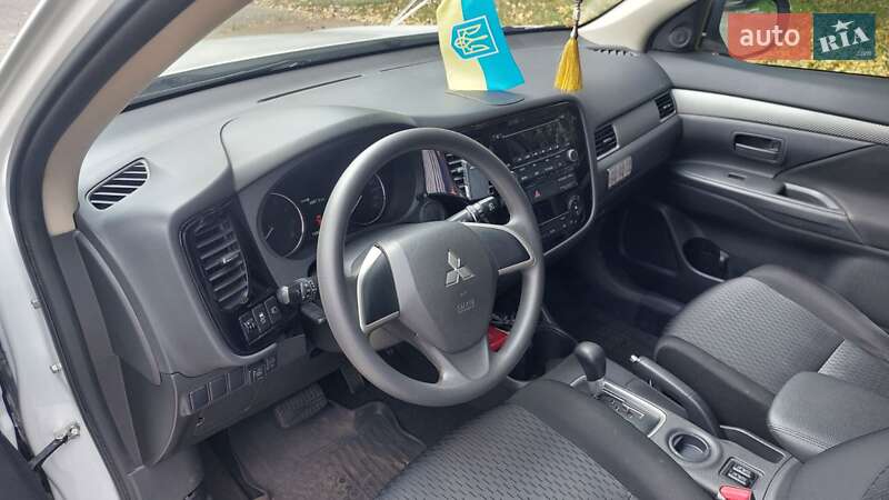 Внедорожник / Кроссовер Mitsubishi Outlander 2013 в Киеве фото 8 Внедорожник / Кроссовер Mitsubishi Outlander 2013 в Киеве
