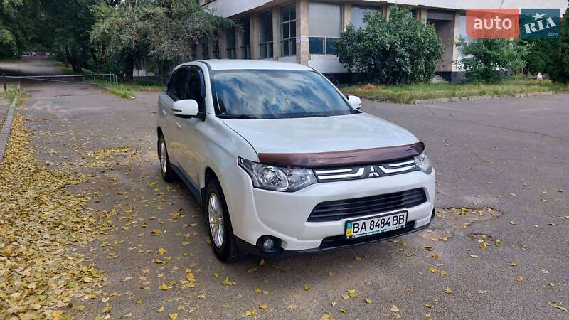 Внедорожник / Кроссовер Mitsubishi Outlander 2013 в Киеве фото 9 Внедорожник / Кроссовер Mitsubishi Outlander 2013 в Киеве