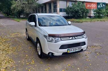 Внедорожник / Кроссовер Mitsubishi Outlander 2013 в 