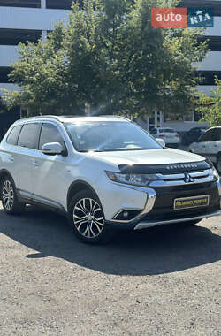 Внедорожник / Кроссовер Mitsubishi Outlander 2015 в Полтаве