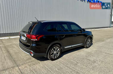 Внедорожник / Кроссовер Mitsubishi Outlander 2016 в 
