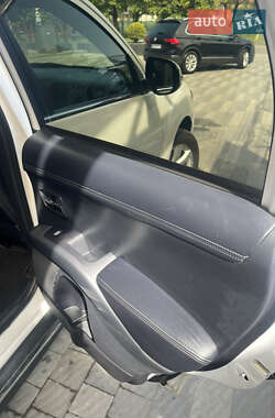 Внедорожник / Кроссовер Mitsubishi Outlander 2011 в 