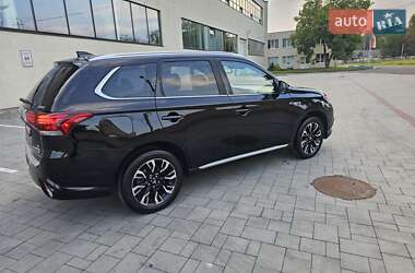 Позашляховик / Кросовер Mitsubishi Outlander 2018 в Стрию