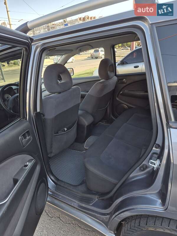 Внедорожник / Кроссовер Mitsubishi Outlander 2006 в Николаеве