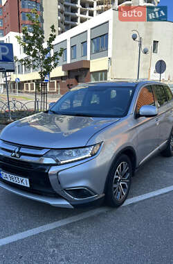 Позашляховик / Кросовер Mitsubishi Outlander 2018 в Черкасах