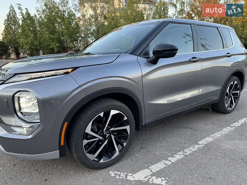 Внедорожник / Кроссовер Mitsubishi Outlander 2021 в Кривом Роге