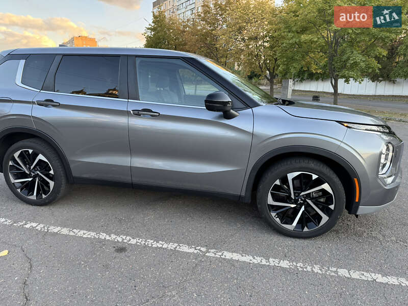 Внедорожник / Кроссовер Mitsubishi Outlander 2021 в Кривом Роге