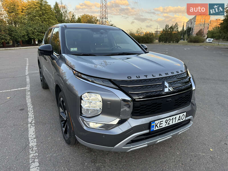 Внедорожник / Кроссовер Mitsubishi Outlander 2021 в Кривом Роге