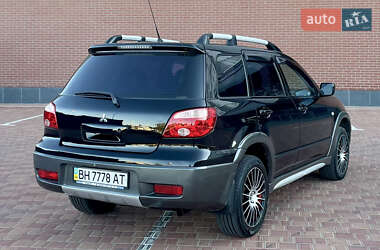 Внедорожник / Кроссовер Mitsubishi Outlander 2005 в 