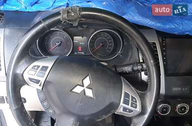 Внедорожник / Кроссовер Mitsubishi Outlander 2010 в 