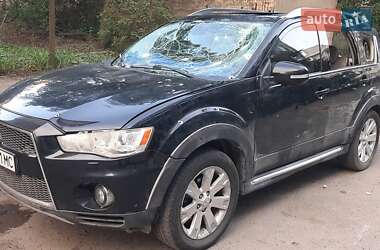 Внедорожник / Кроссовер Mitsubishi Outlander 2010 в 
