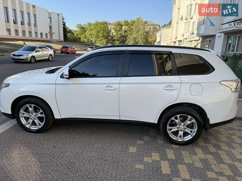 Внедорожник / Кроссовер Mitsubishi Outlander 2013 в Николаеве