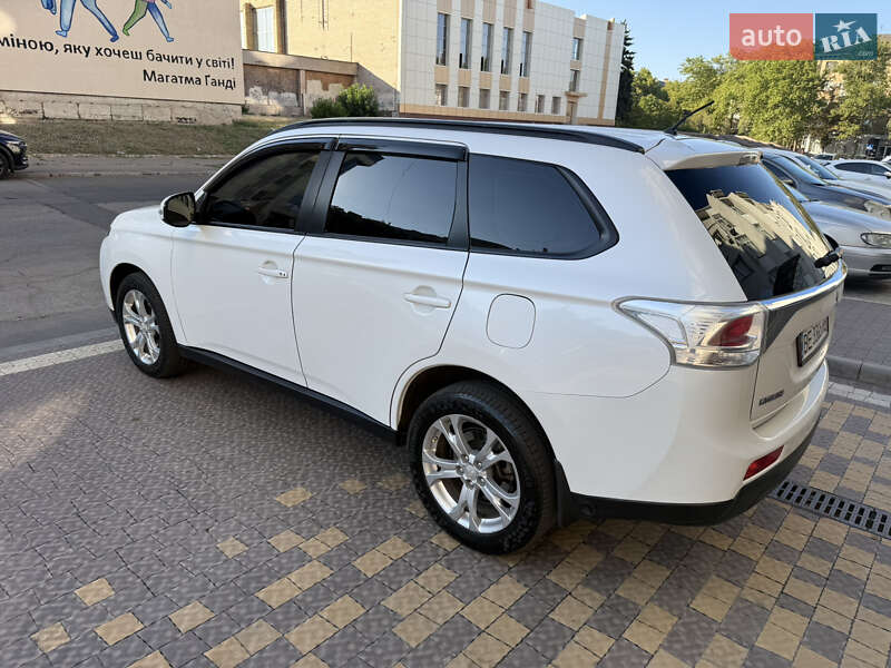 Внедорожник / Кроссовер Mitsubishi Outlander 2013 в Николаеве