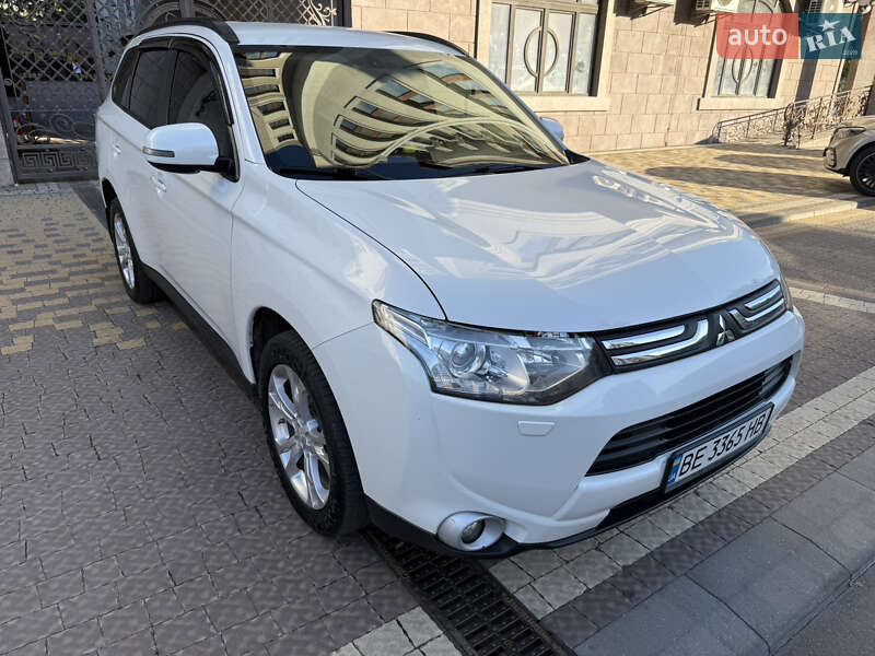 Внедорожник / Кроссовер Mitsubishi Outlander 2013 в Николаеве