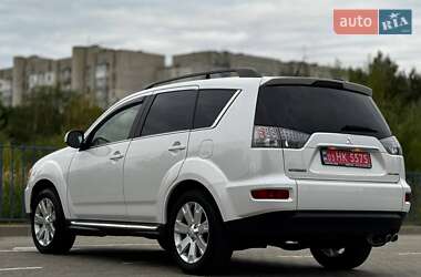 Внедорожник / Кроссовер Mitsubishi Outlander 2011 в 