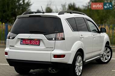 Внедорожник / Кроссовер Mitsubishi Outlander 2011 в 