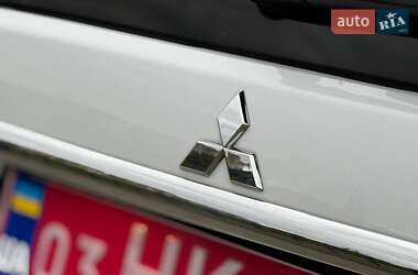 Внедорожник / Кроссовер Mitsubishi Outlander 2011 в 