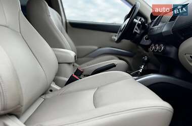 Внедорожник / Кроссовер Mitsubishi Outlander 2011 в 