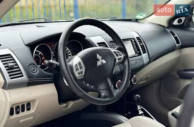 Внедорожник / Кроссовер Mitsubishi Outlander 2011 в 