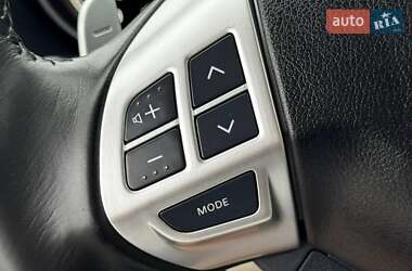 Внедорожник / Кроссовер Mitsubishi Outlander 2011 в 