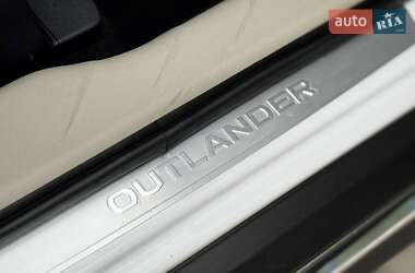 Внедорожник / Кроссовер Mitsubishi Outlander 2011 в 