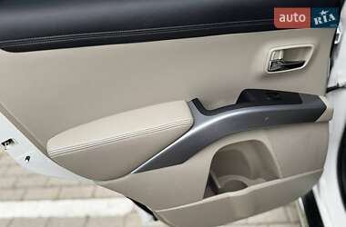 Внедорожник / Кроссовер Mitsubishi Outlander 2011 в 