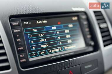 Внедорожник / Кроссовер Mitsubishi Outlander 2011 в 