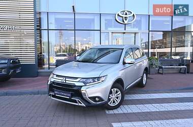 Позашляховик / Кросовер Mitsubishi Outlander 2020 в Києві