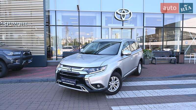 Внедорожник / Кроссовер Mitsubishi Outlander 2020 в 