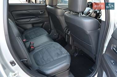 Внедорожник / Кроссовер Mitsubishi Outlander 2020 в 