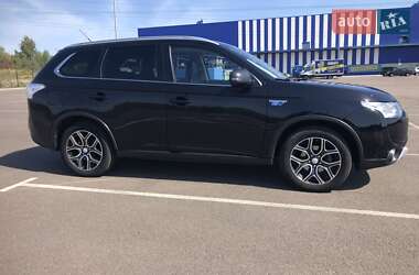 Внедорожник / Кроссовер Mitsubishi Outlander 2015 в 