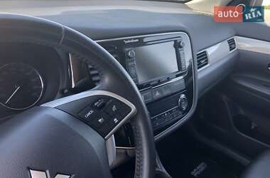 Внедорожник / Кроссовер Mitsubishi Outlander 2015 в 