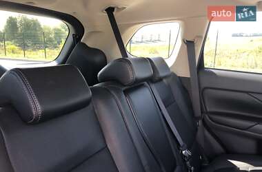 Внедорожник / Кроссовер Mitsubishi Outlander 2015 в 