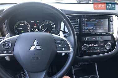 Внедорожник / Кроссовер Mitsubishi Outlander 2015 в 