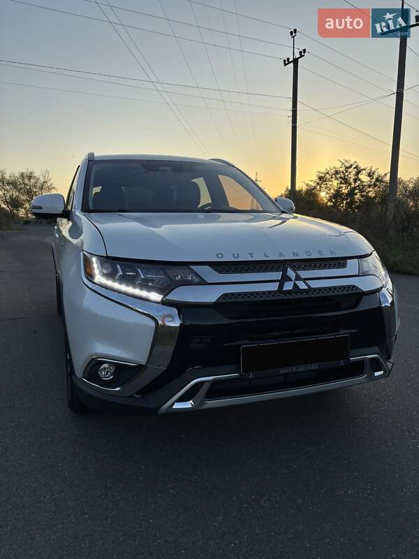 Внедорожник / Кроссовер Mitsubishi Outlander 2019 в Черкассах