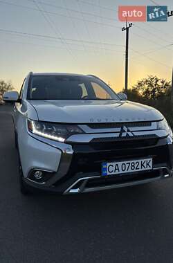 Внедорожник / Кроссовер Mitsubishi Outlander 2019 в 