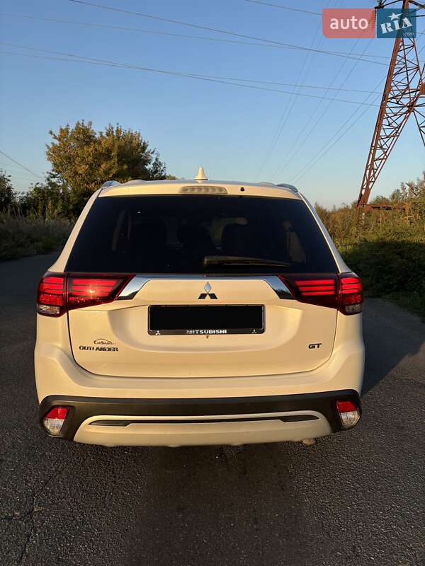 Внедорожник / Кроссовер Mitsubishi Outlander 2019 в Черкассах