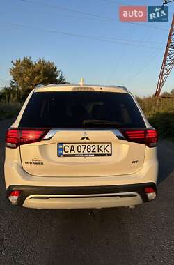 Внедорожник / Кроссовер Mitsubishi Outlander 2019 в 