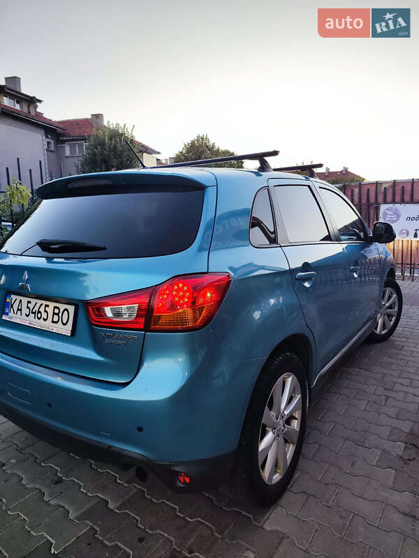 Позашляховик / Кросовер Mitsubishi Outlander 2013 в Києві